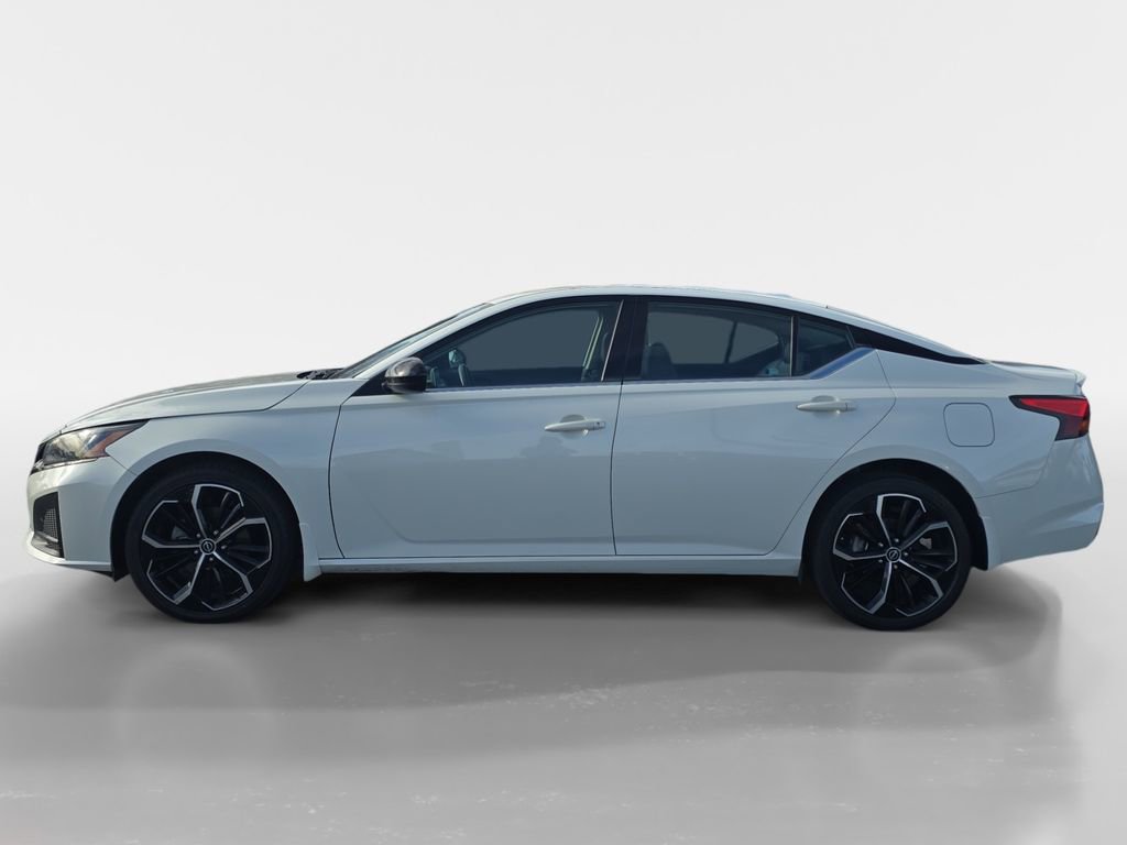 Used 2023 Nissan Altima 2.5 SR image 2