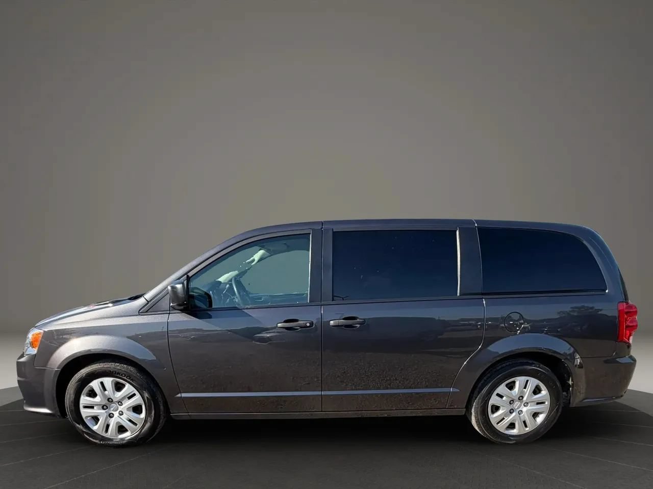 Used 2019 Dodge Grand Caravan SE w/ UConnect Hands-Free Group FWD image 8