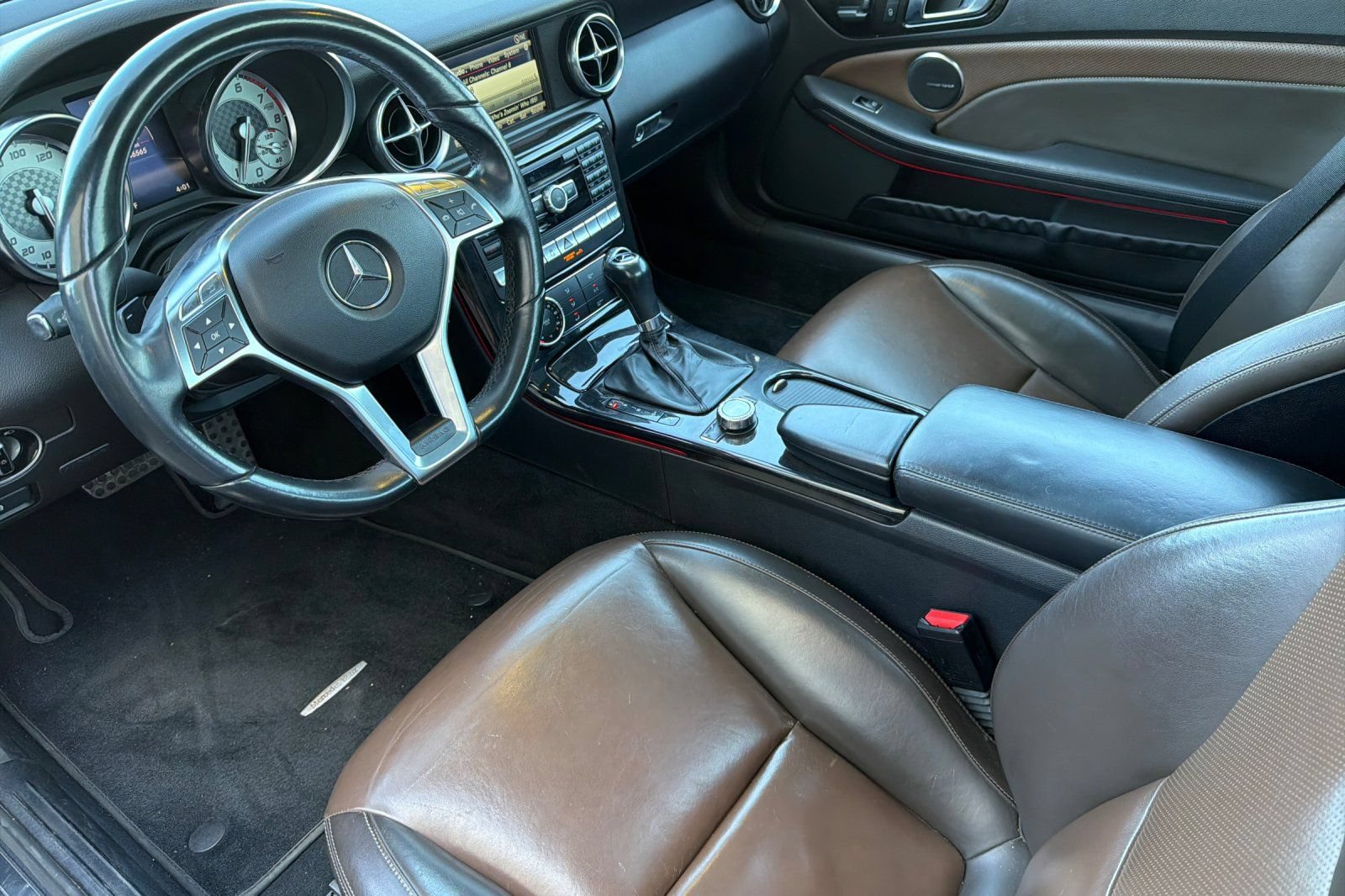 Used 2015 Mercedes-Benz SLK 250 w/ Premium Package image 10