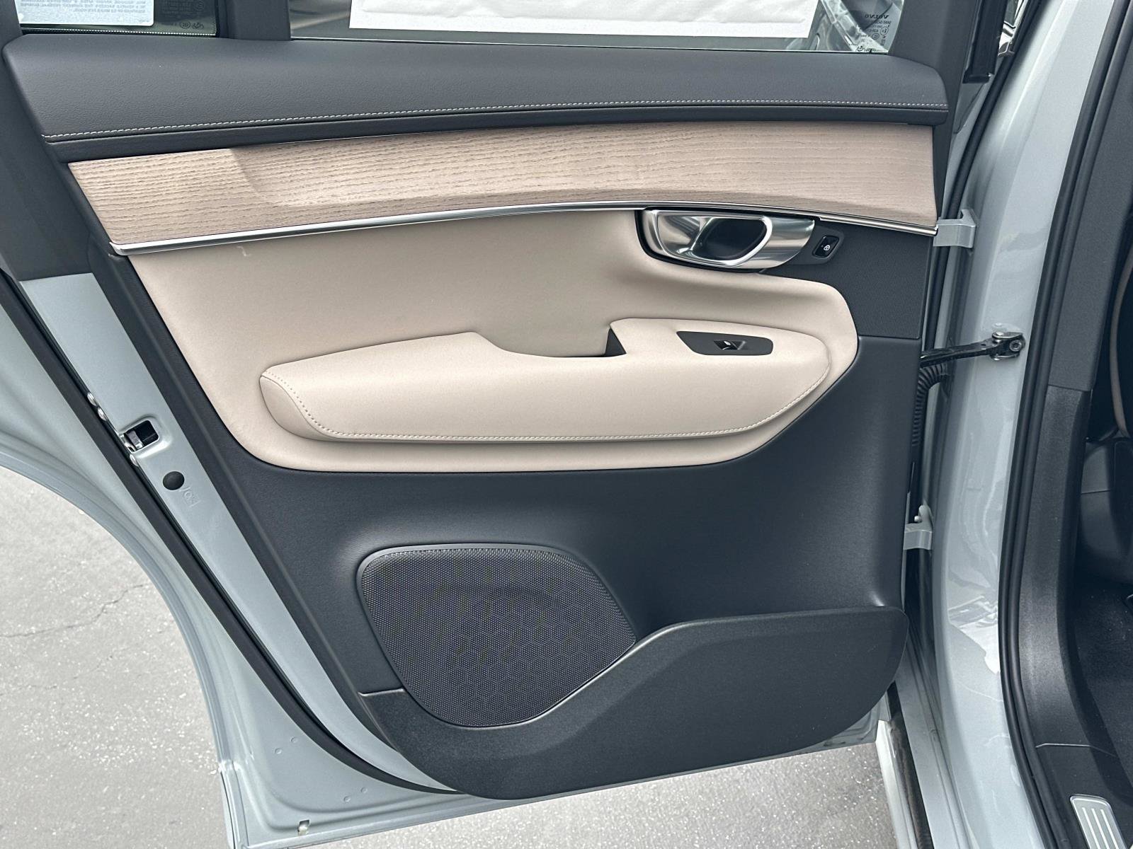 New 2026 Volvo XC90 T8 Plus AWD/4WD image 16