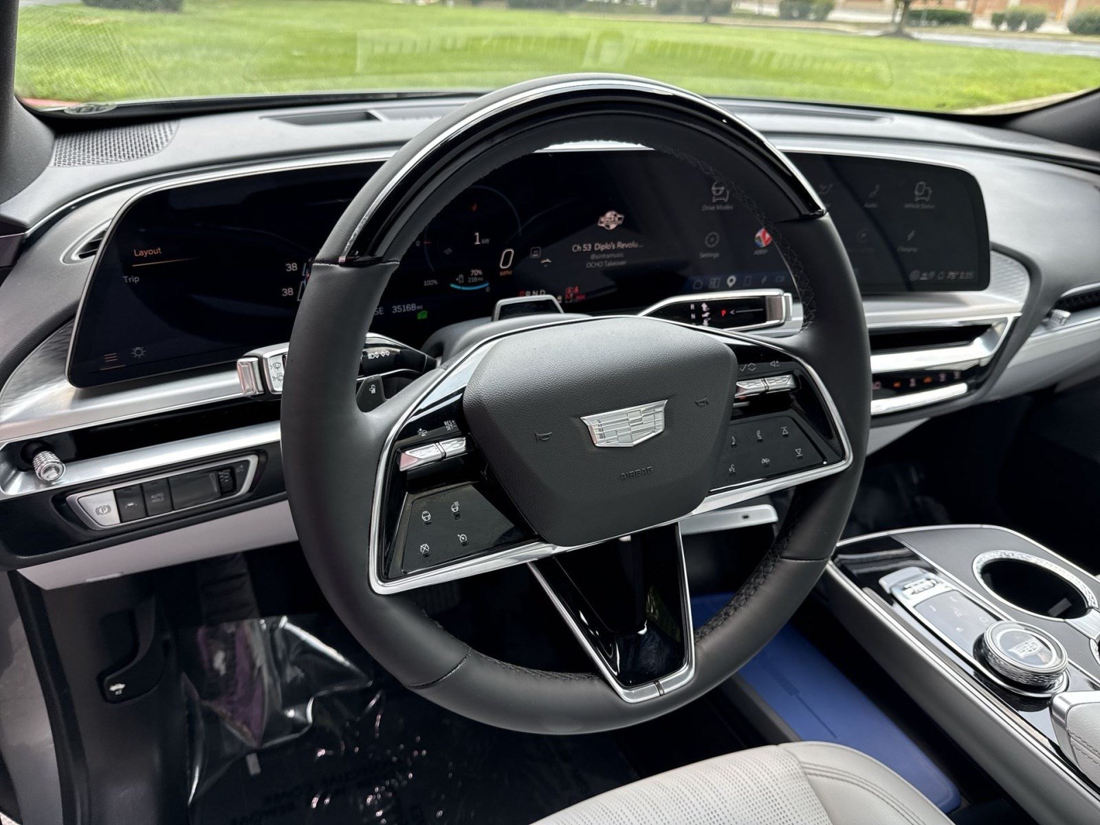 Used 2024 Cadillac Lyriq Luxury AWD/4WD image 14