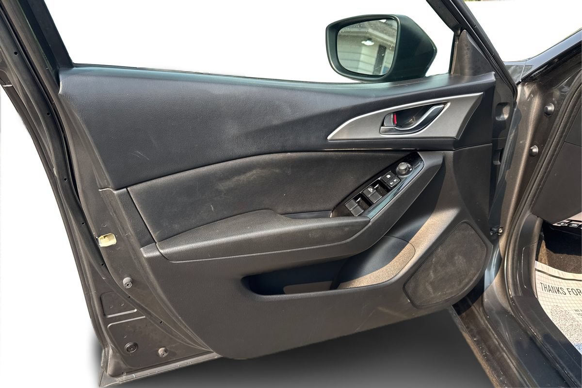 Used 2018 MAZDA MAZDA3 Sport FWD image 17