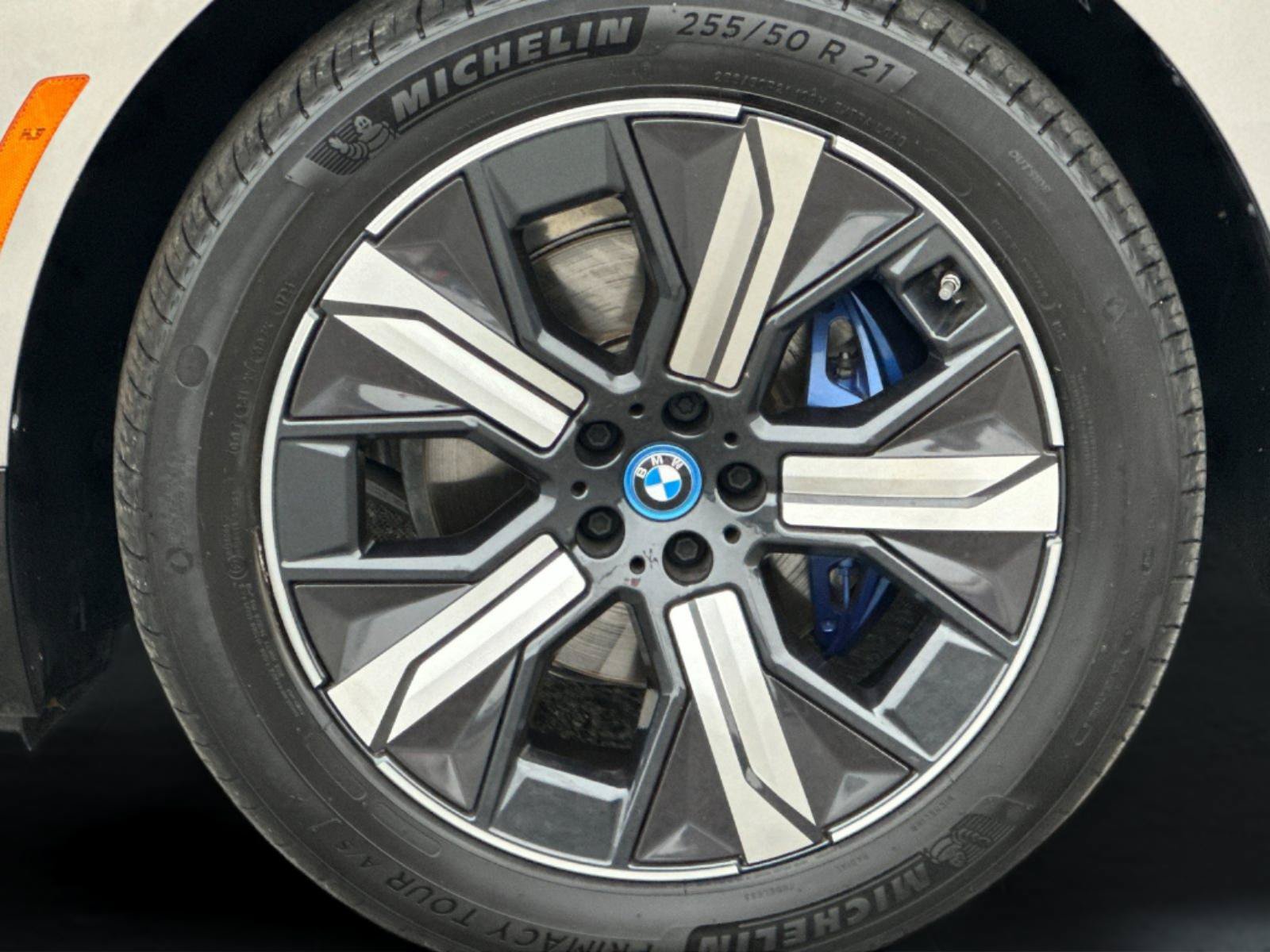 Used 2025 BMW iX xDrive50 AWD/4WD image 26
