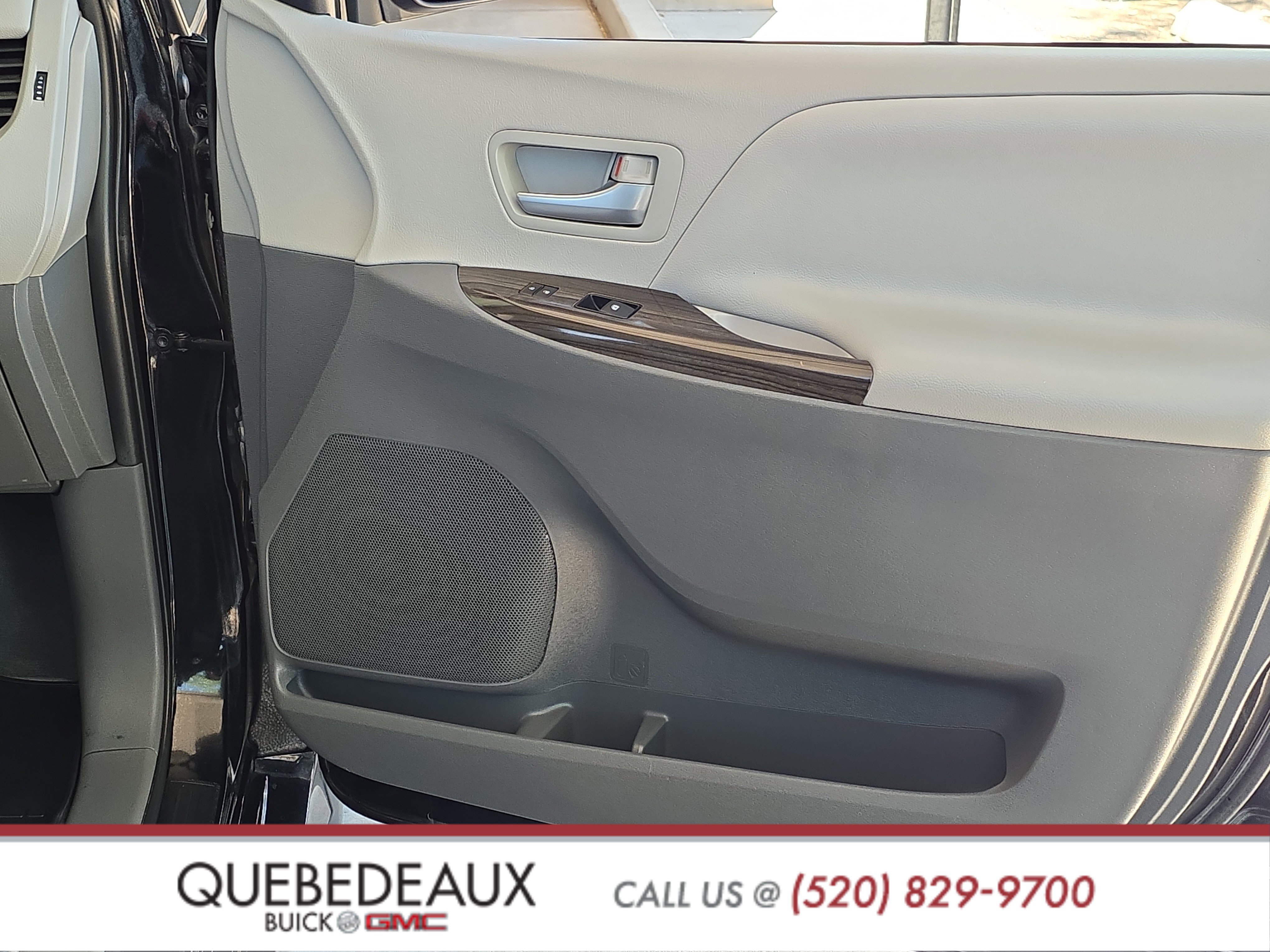Used 2020 Toyota Sienna XLE w/ XLE Navigation Package FWD image 30