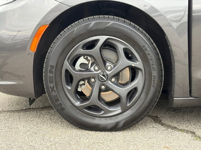 Used 2022 Chrysler Pacifica Limited w/ Uconnect Theater Family Group FWD image 14
