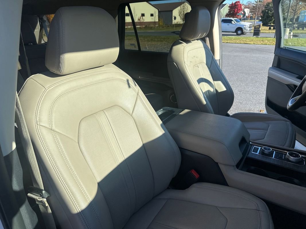 Used 2024 Ford Expedition Max Limited image 32