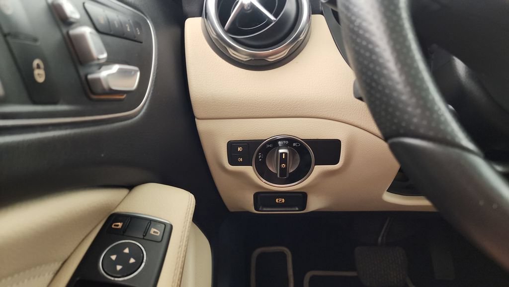 Used 2018 Mercedes-Benz GLA 250 4MATIC image 20