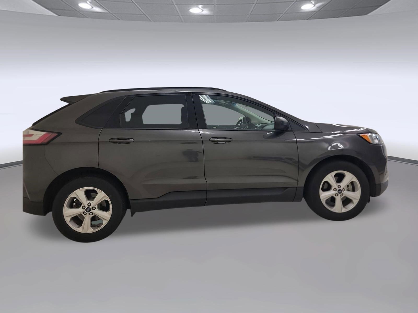 Used 2020 Ford Edge SE FWD image 6