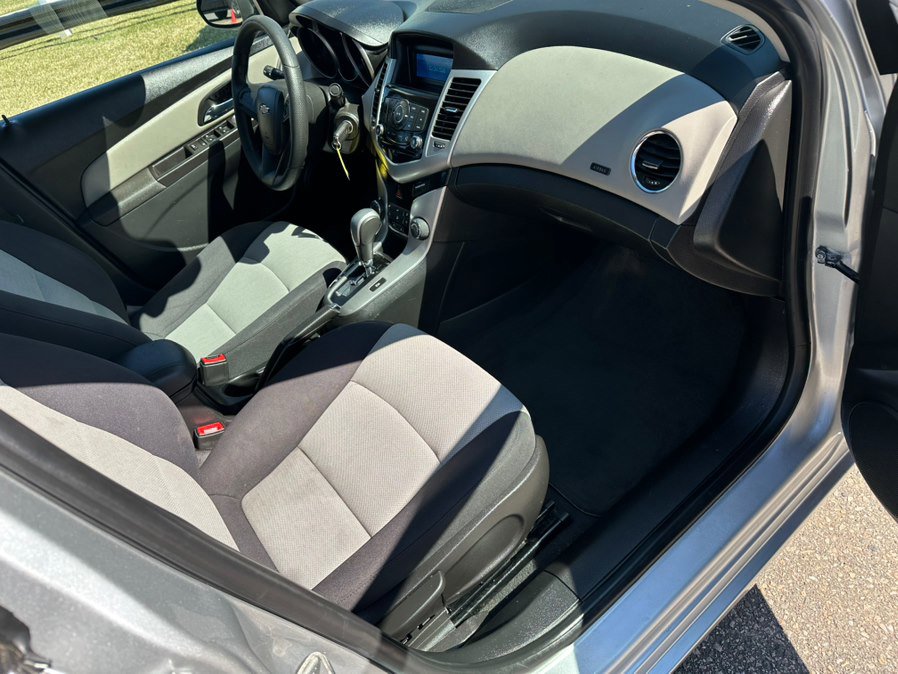 Used 2015 Chevrolet Cruze LS image 14