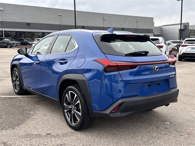 Certified 2022 Lexus UX 200 w/ Accessory Package (Z2) image 7