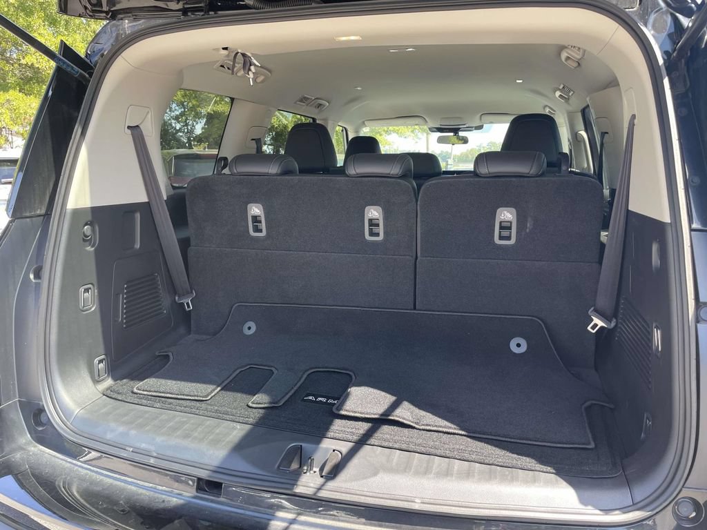 Used 2025 Nissan Armada SV AWD/4WD image 10