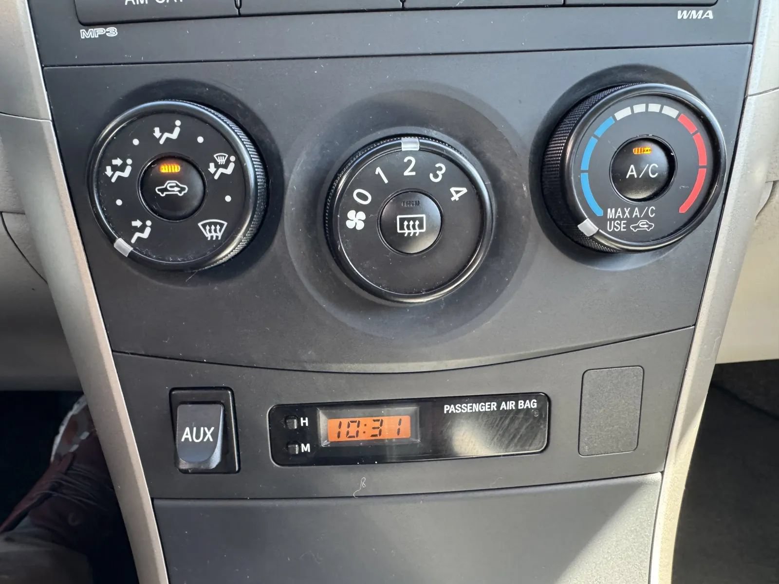 Used 2010 Toyota Corolla LE FWD image 17
