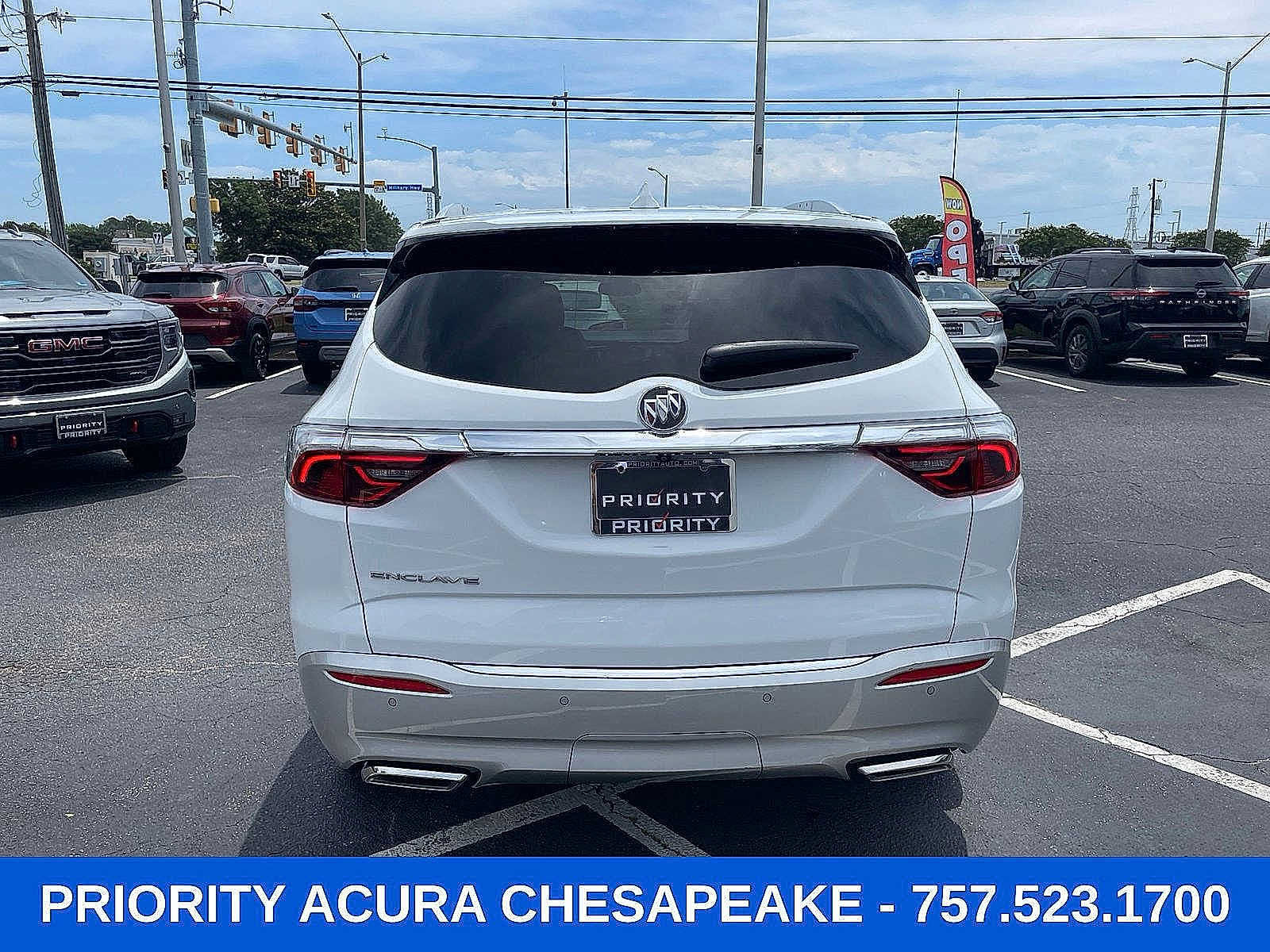 Used 2023 Buick Enclave Essence FWD image 5