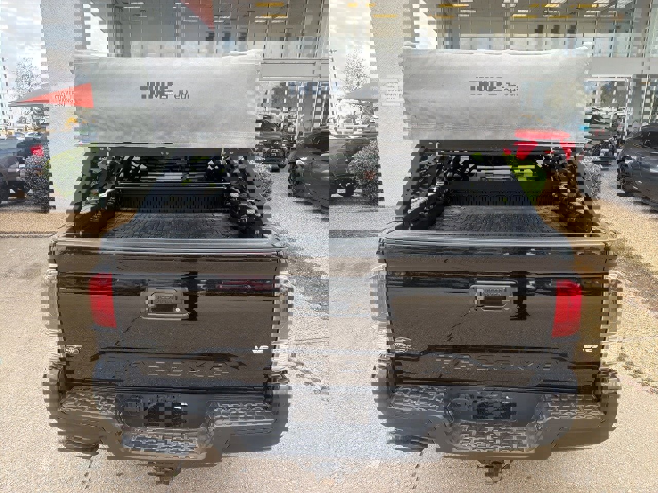 Used 2023 Toyota Tacoma TRD Off-Road w/ Advanced Technology Package image 4