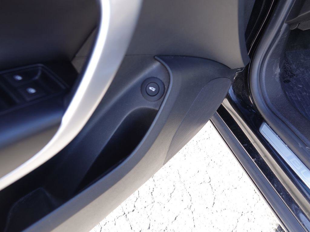 Used 2017 Buick Regal Sport Touring image 11