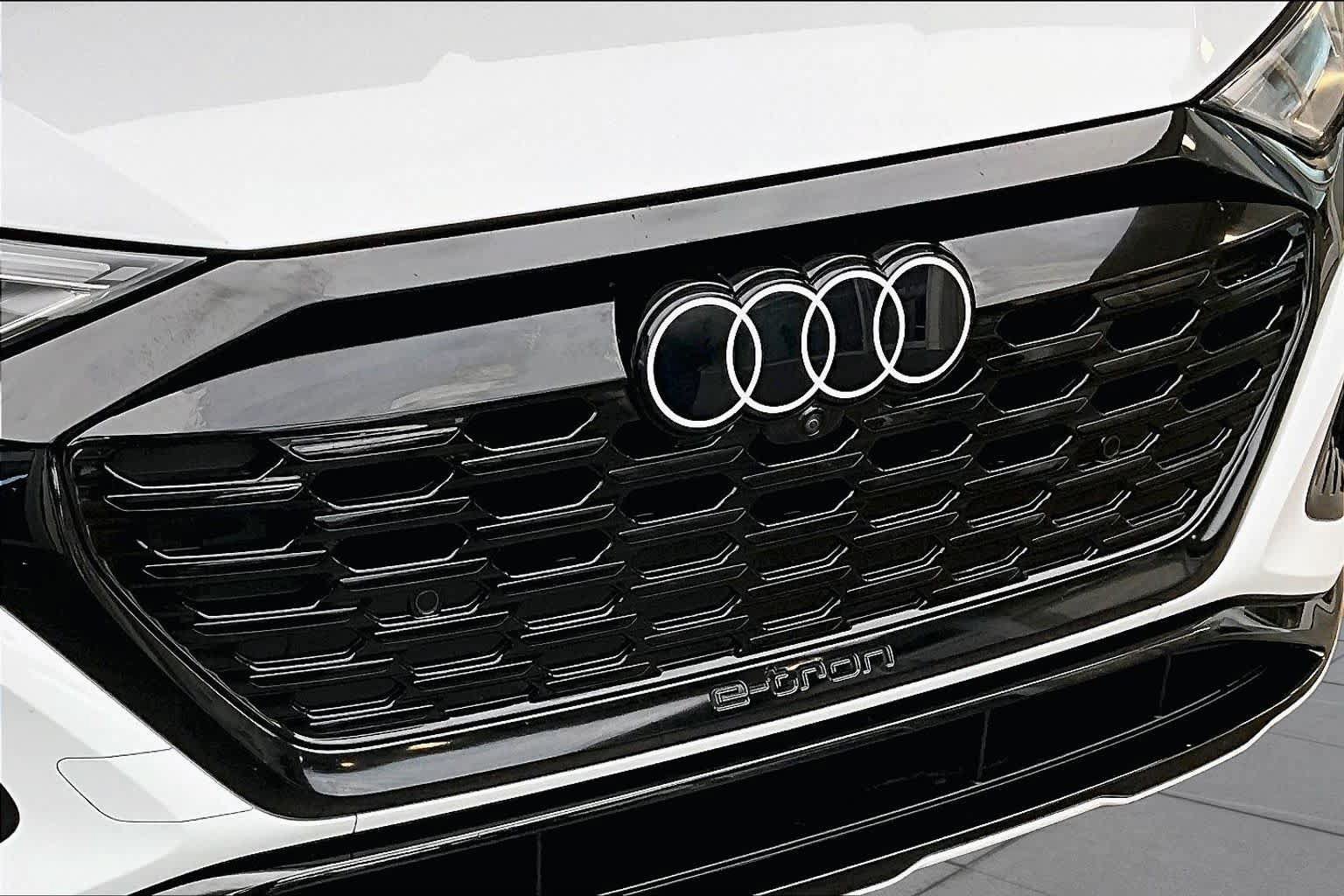 Used 2024 Audi Q8 e-tron Prestige AWD/4WD image 30