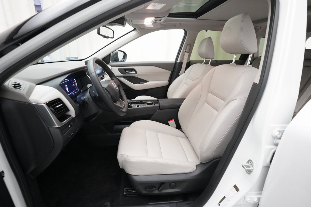 Used 2025 Nissan Rogue SL w/ Tech Package image 7