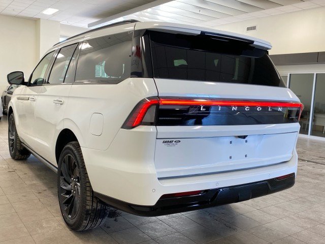 New 2026 Lincoln Navigator Reserve w/ Jet Appearance Package AWD/4WD image 7