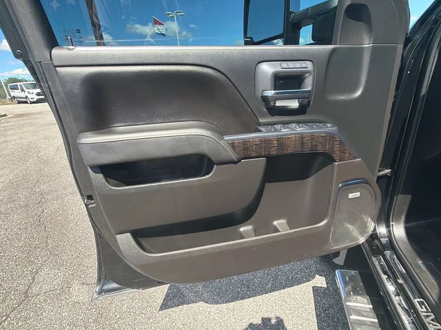 Used 2016 GMC Sierra 2500 Denali w/ Suspension Package, Off-Road AWD/4WD image 10
