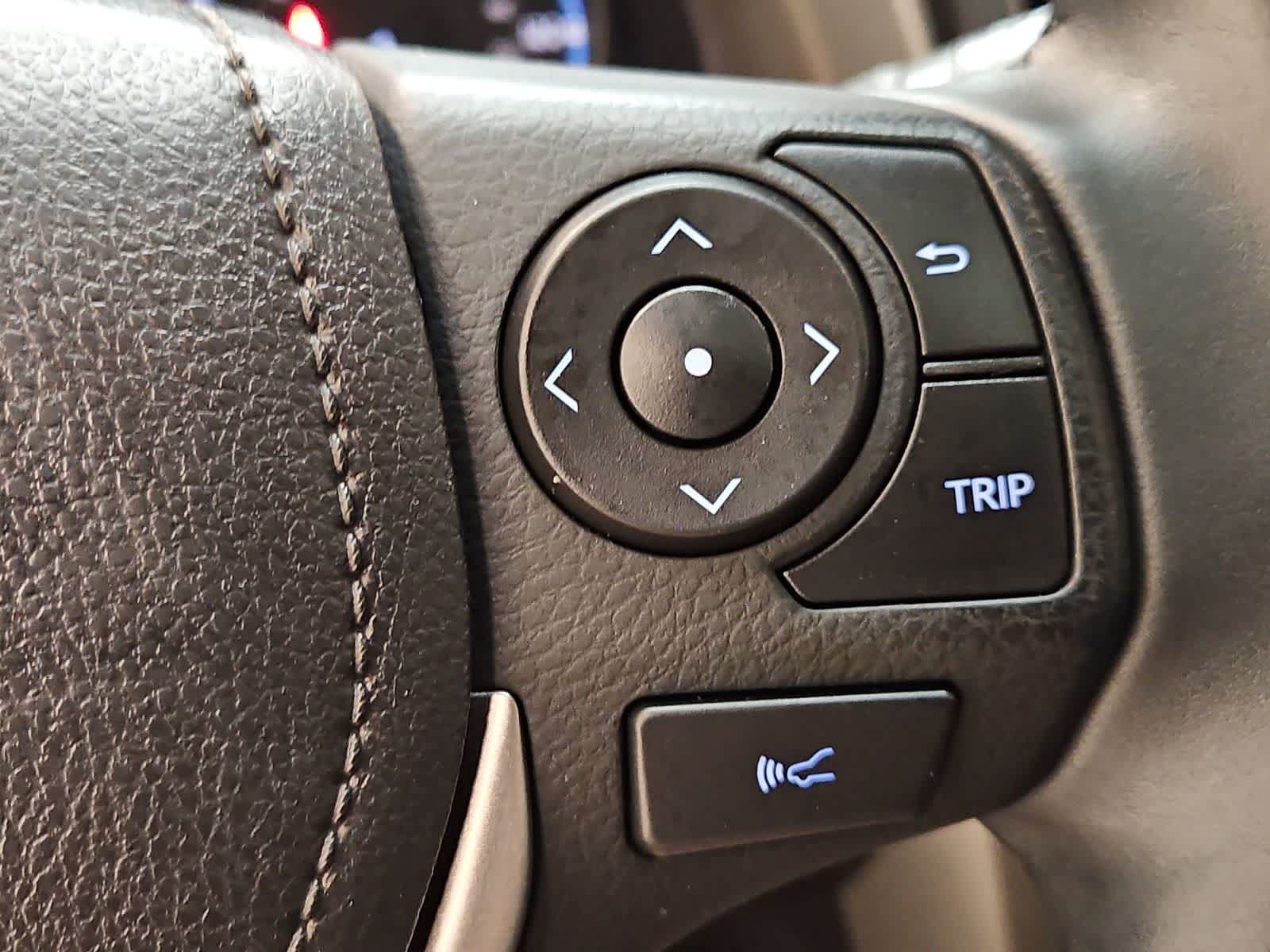 Used 2018 Toyota RAV4 XLE FWD image 12