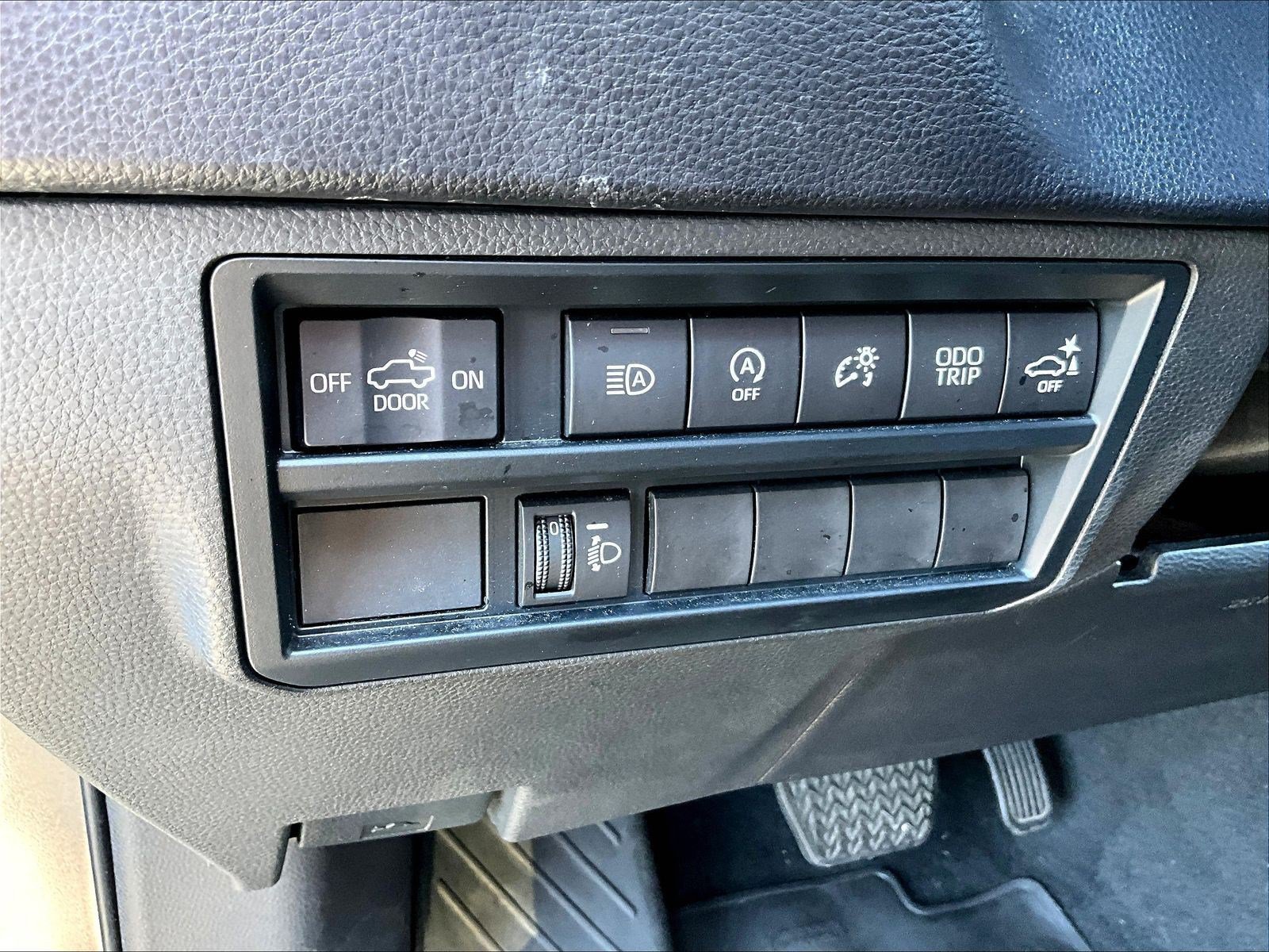 Used 2023 Toyota Tundra SR5 w/ SR5 Convenience Package AWD/4WD image 37