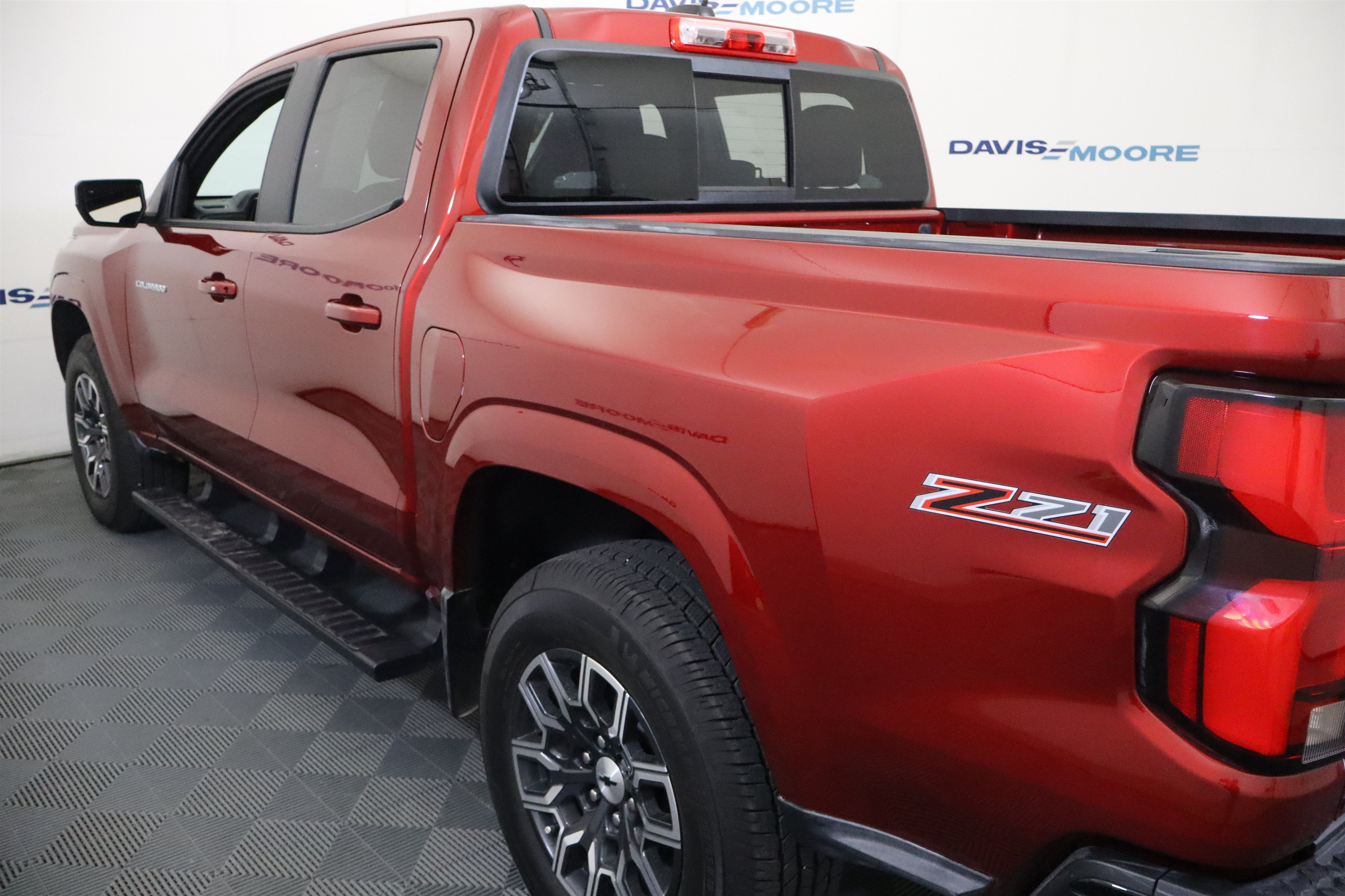Used 2024 Chevrolet Colorado Z71 w/ Z71 Convenience Package 2 AWD/4WD image 11