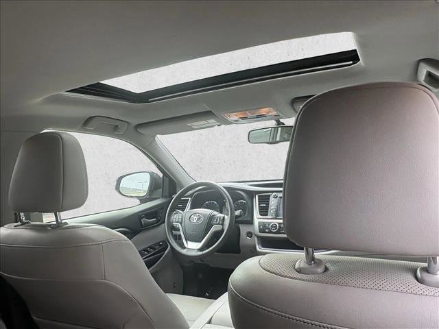 Used 2014 Toyota Highlander Limited image 22