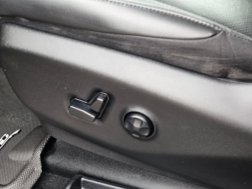 Used 2020 Chrysler Pacifica Touring-L Plus FWD image 22