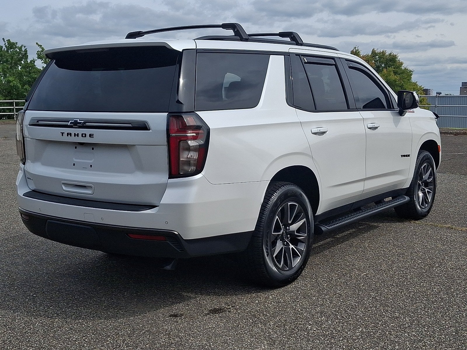 Used 2021 Chevrolet Tahoe Z71 w/ Luxury Package AWD/4WD image 6