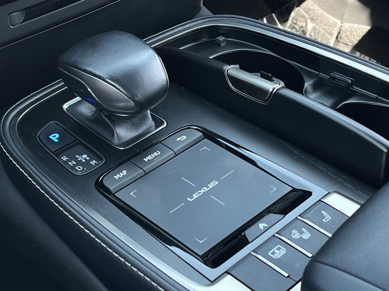 Used 2021 Lexus LS 500 w/ Accessory Package (Z2) RWD image 17