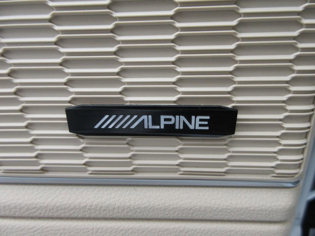 Used 2022 Jeep Grand Cherokee L Limited w/ Black Appearance Package AWD/4WD image 25