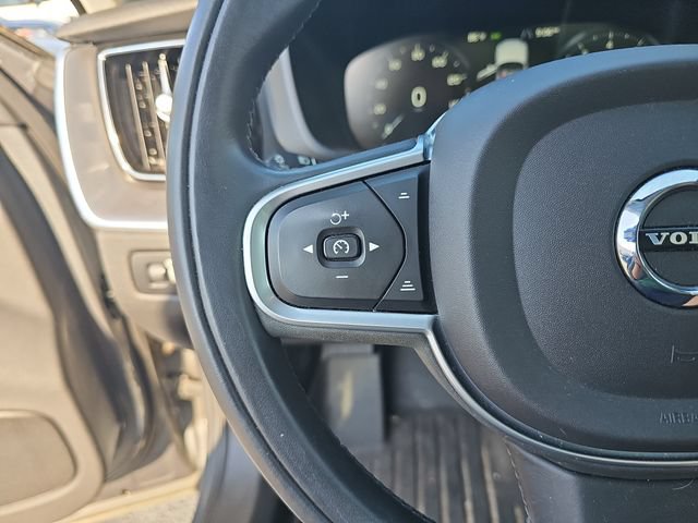 Used 2019 Volvo XC60 T6 Momentum w/ Multimedia Package AWD/4WD image 13