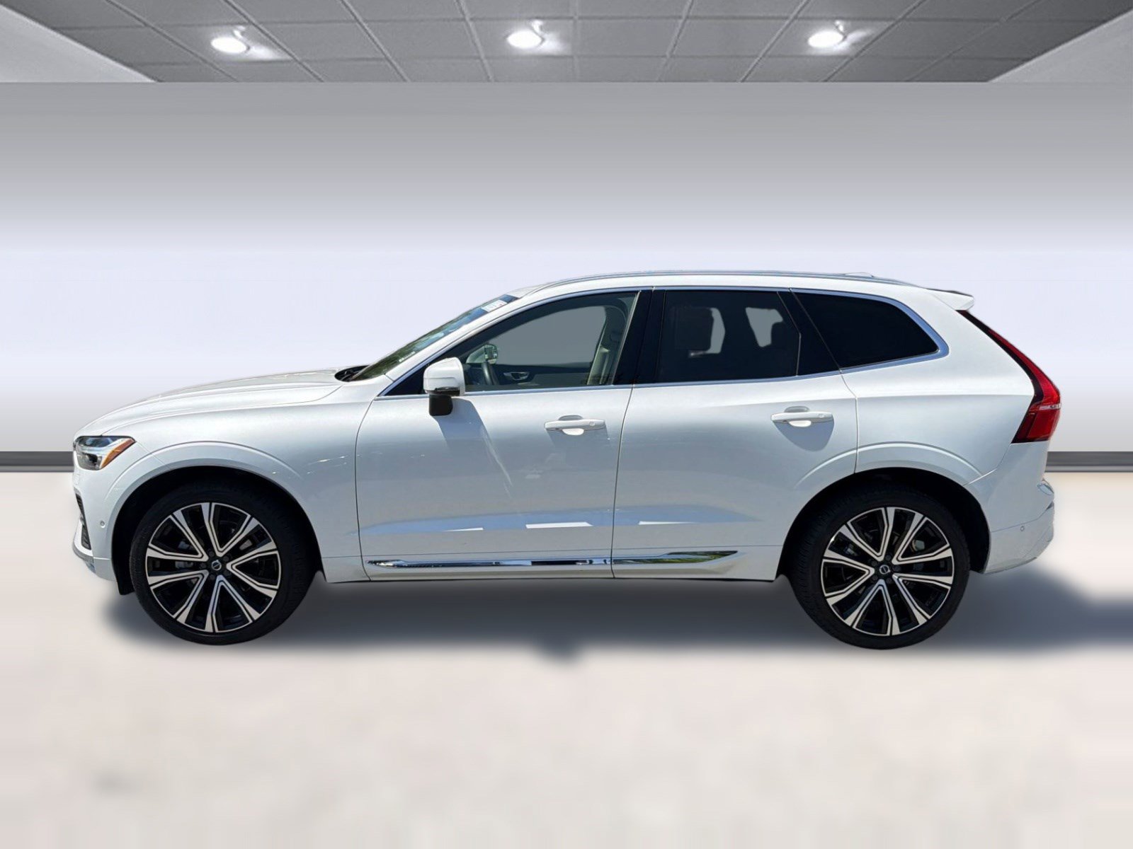 Used 2023 Volvo XC60 B5 Ultimate w/ Protection Package Premier image 2