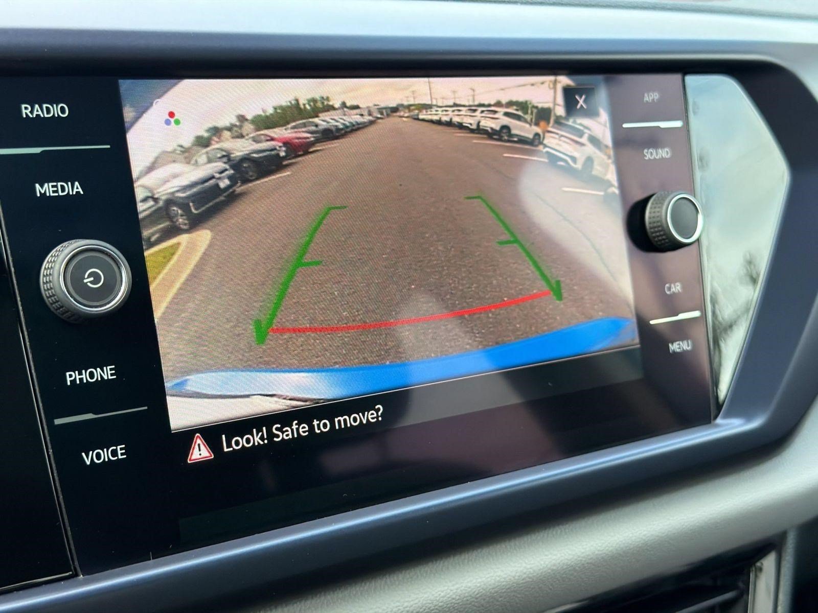 Certified 2022 Volkswagen Taos SE FWD image 17