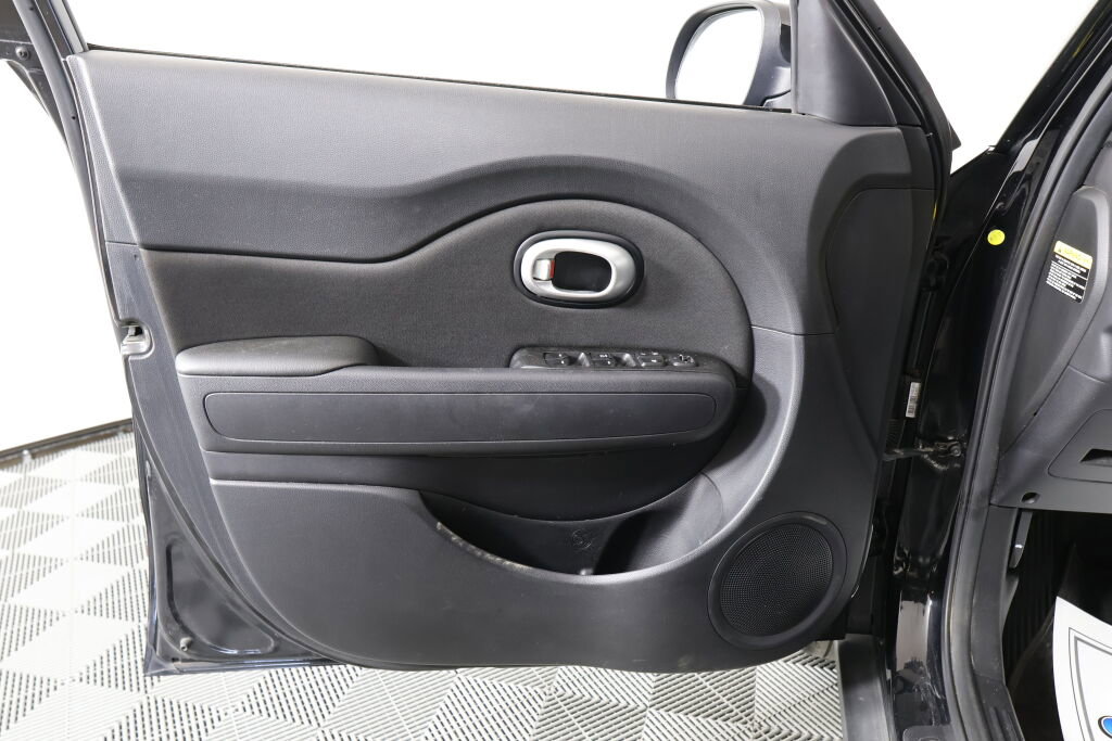 Used 2016 Kia Soul Base image 12