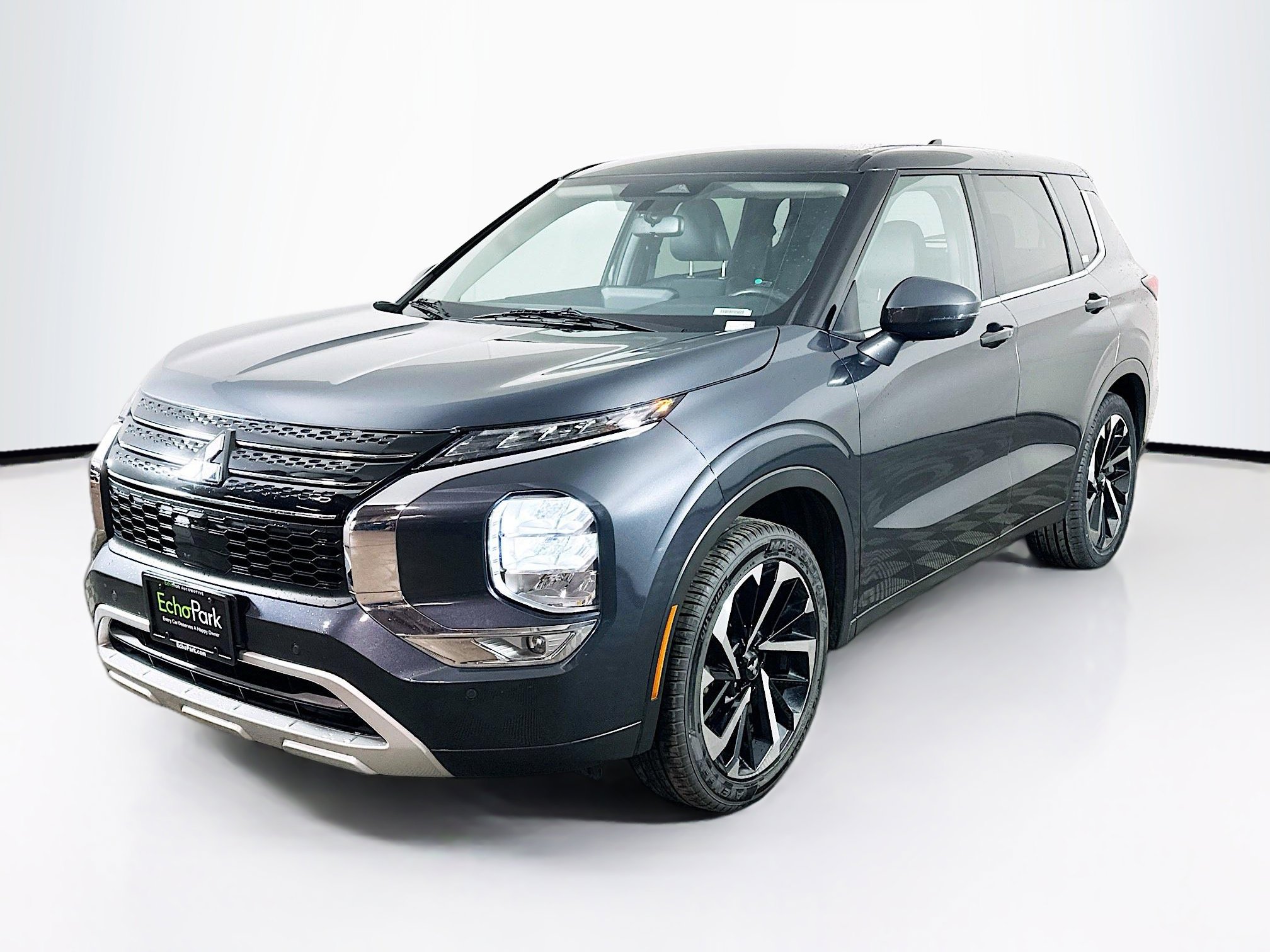 Used 2024 Mitsubishi Outlander SE image 3