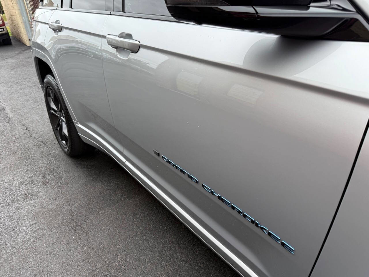 Used 2023 Jeep Grand Cherokee 30th Anniversary image 16