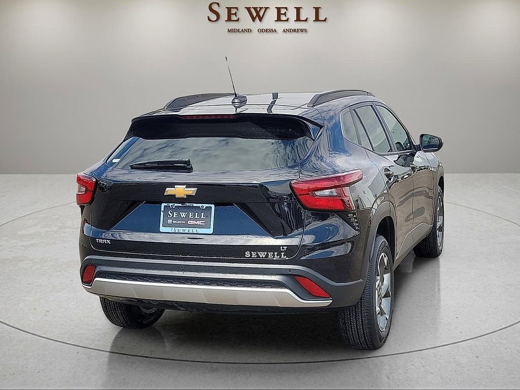 Used 2024 Chevrolet Trax LT w/ Driver Confidence Package image 5