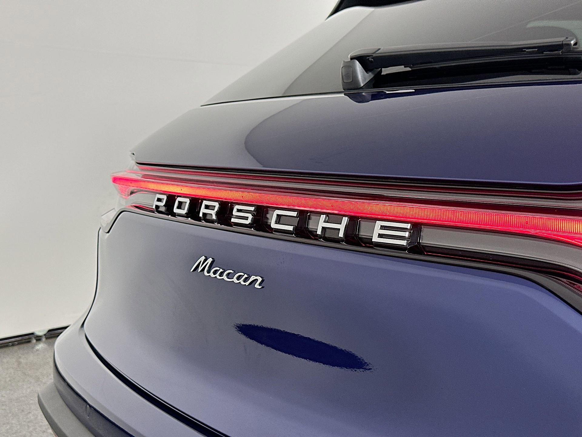 Certified 2025 Porsche Macan image 17