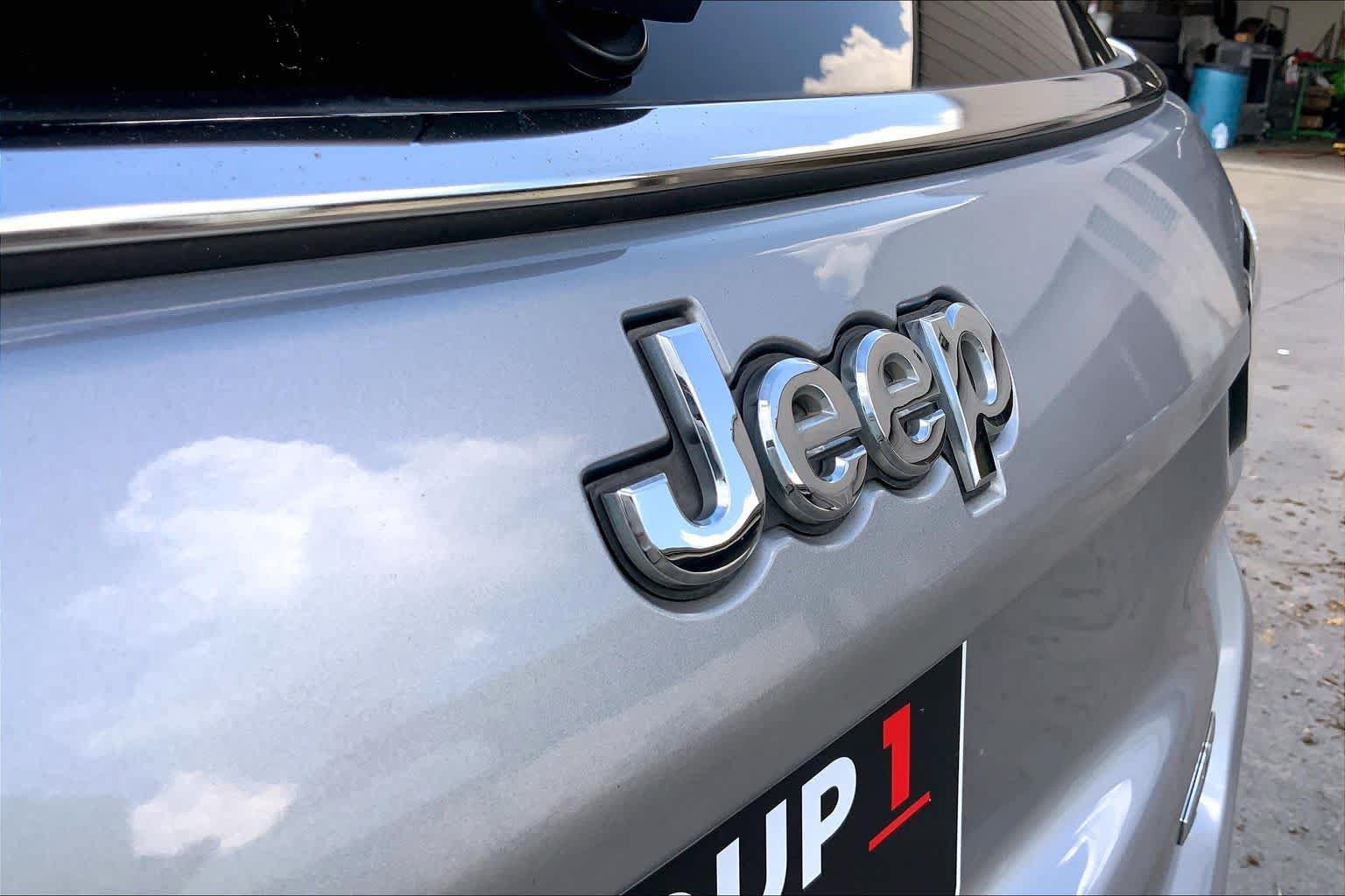 Used 2018 Jeep Compass Latitude w/ Popular Equipment Group FWD image 31