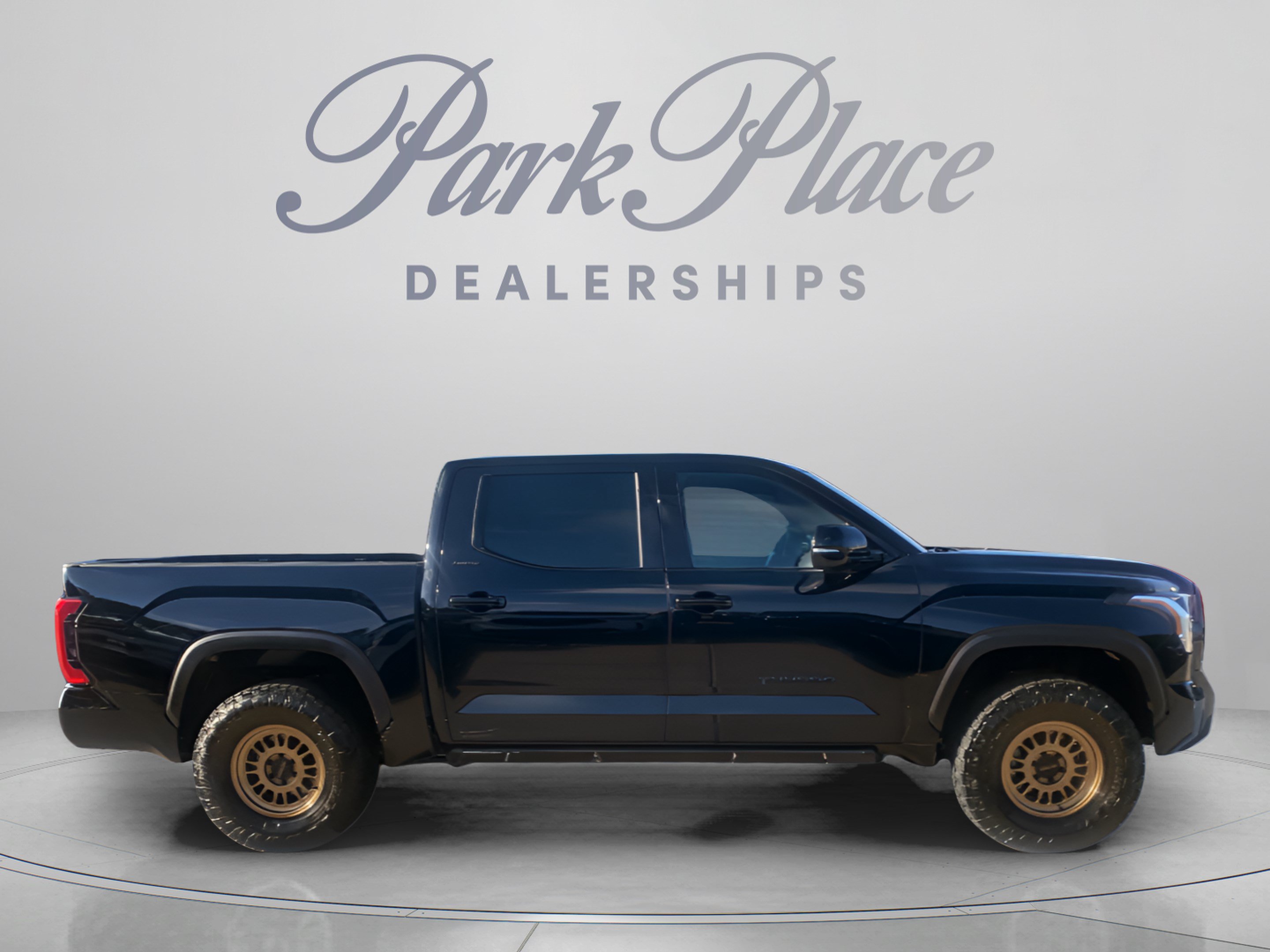 Used 2026 Toyota Tundra Limited AWD/4WD image 7