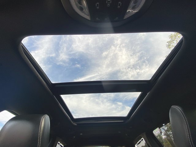 Used 2025 Chrysler Pacifica Limited FWD image 19