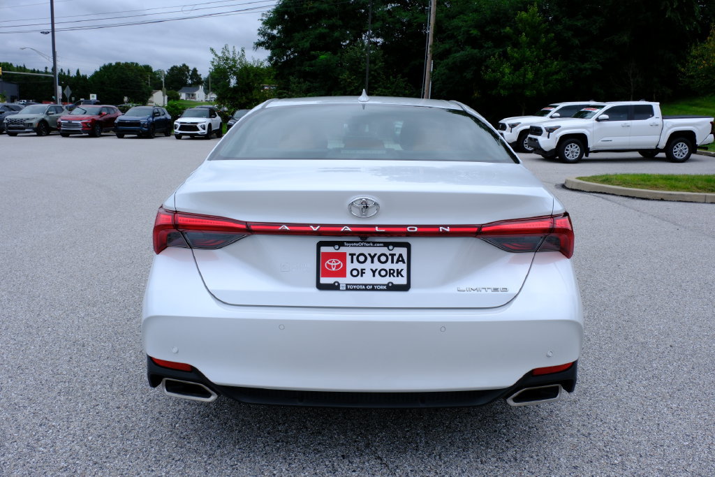 Used 2020 Toyota Avalon Limited w/ Advanced Safety Package FWD image 4