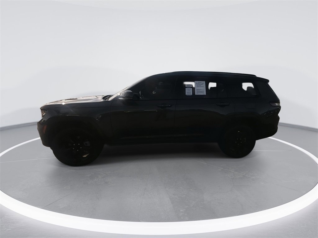Used 2025 Jeep Grand Cherokee L Laredo image 3