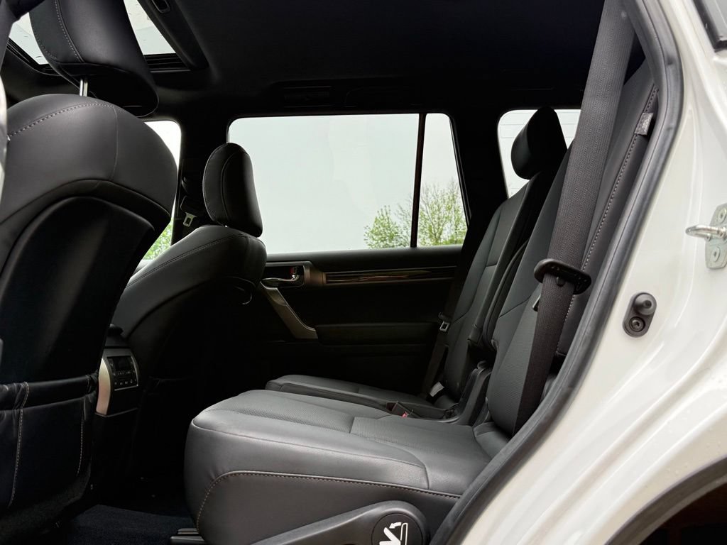 Used 2022 Lexus GX 460 Premium w/ Accessory Package AWD/4WD image 23