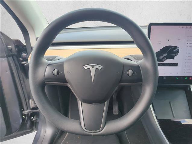 Used 2021 Tesla Model Y Long Range AWD/4WD image 11