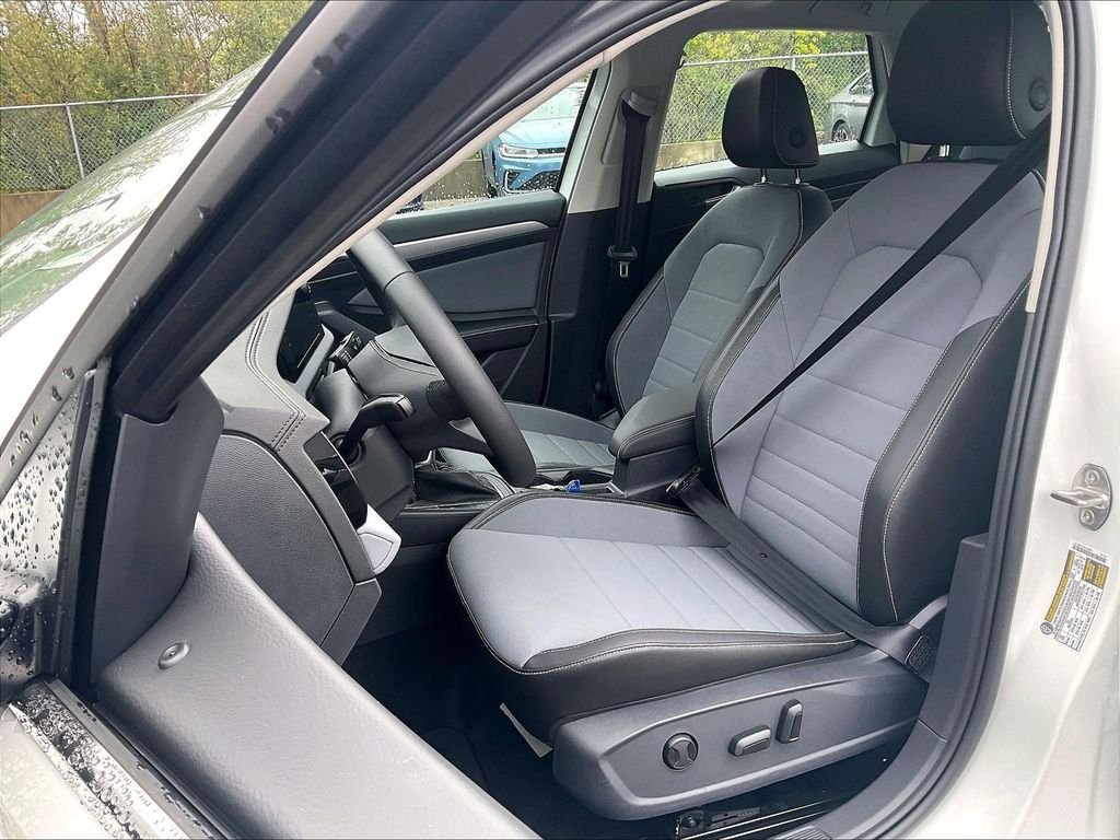 New 2026 Volkswagen Jetta SE FWD image 11