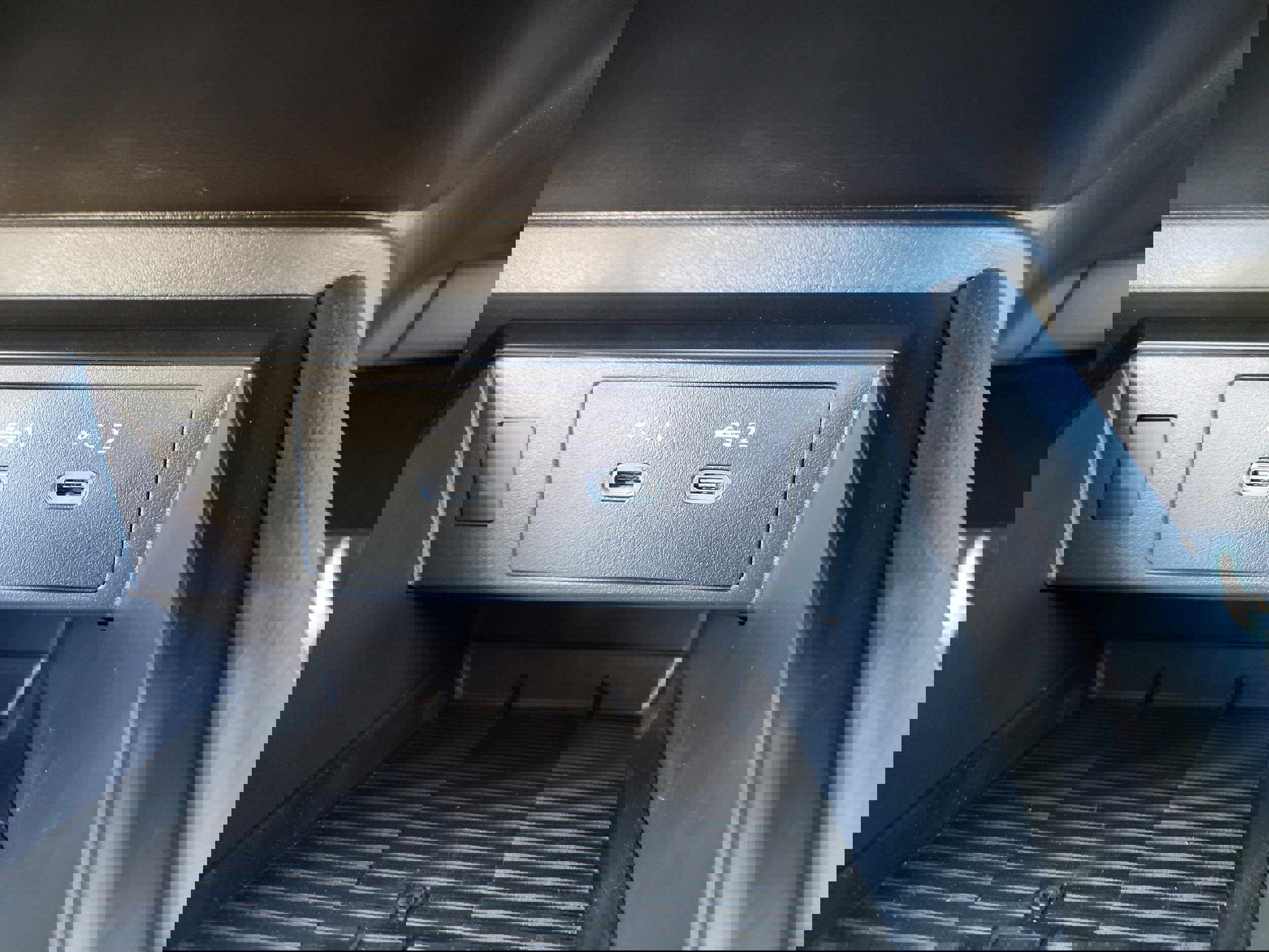 New 2026 Nissan Kicks SR w/ Cold Weather Package image 13