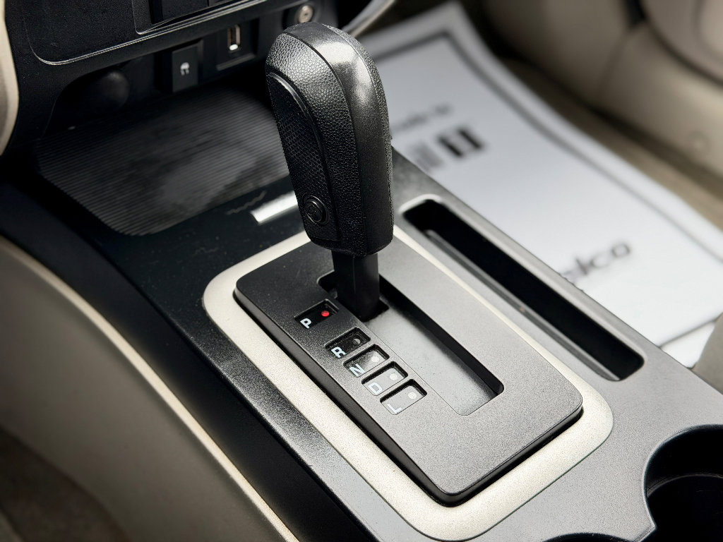 Used 2010 Ford Escape XLS image 11