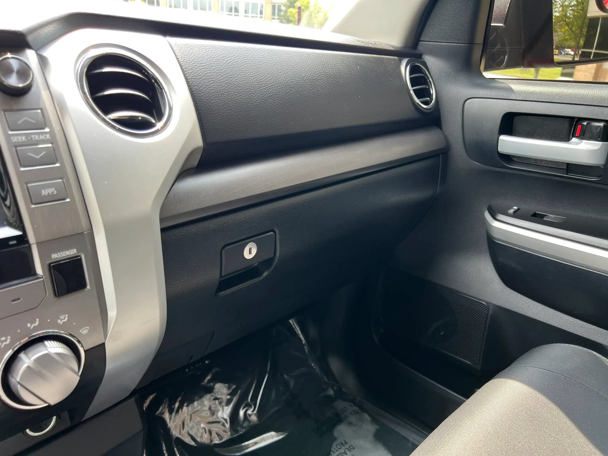 Used 2015 Toyota Tundra SR5 AWD/4WD image 30